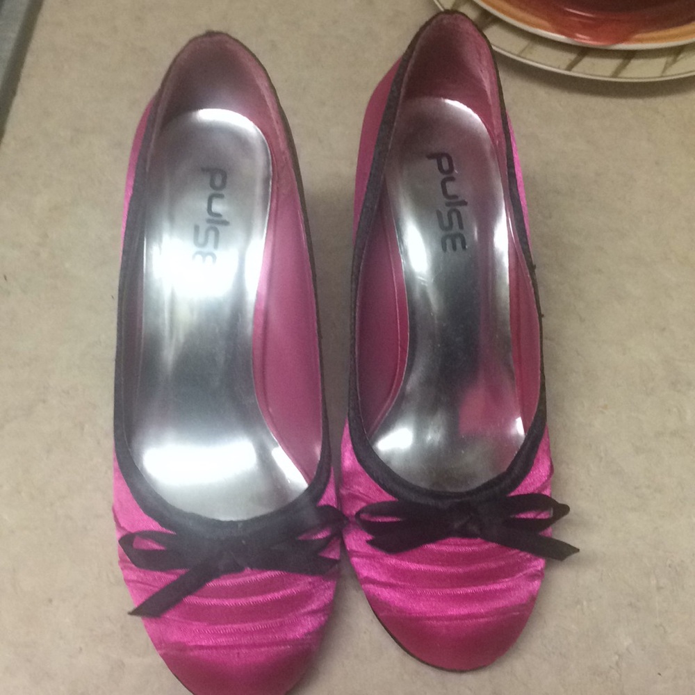 $5 in bundle - pink heels
